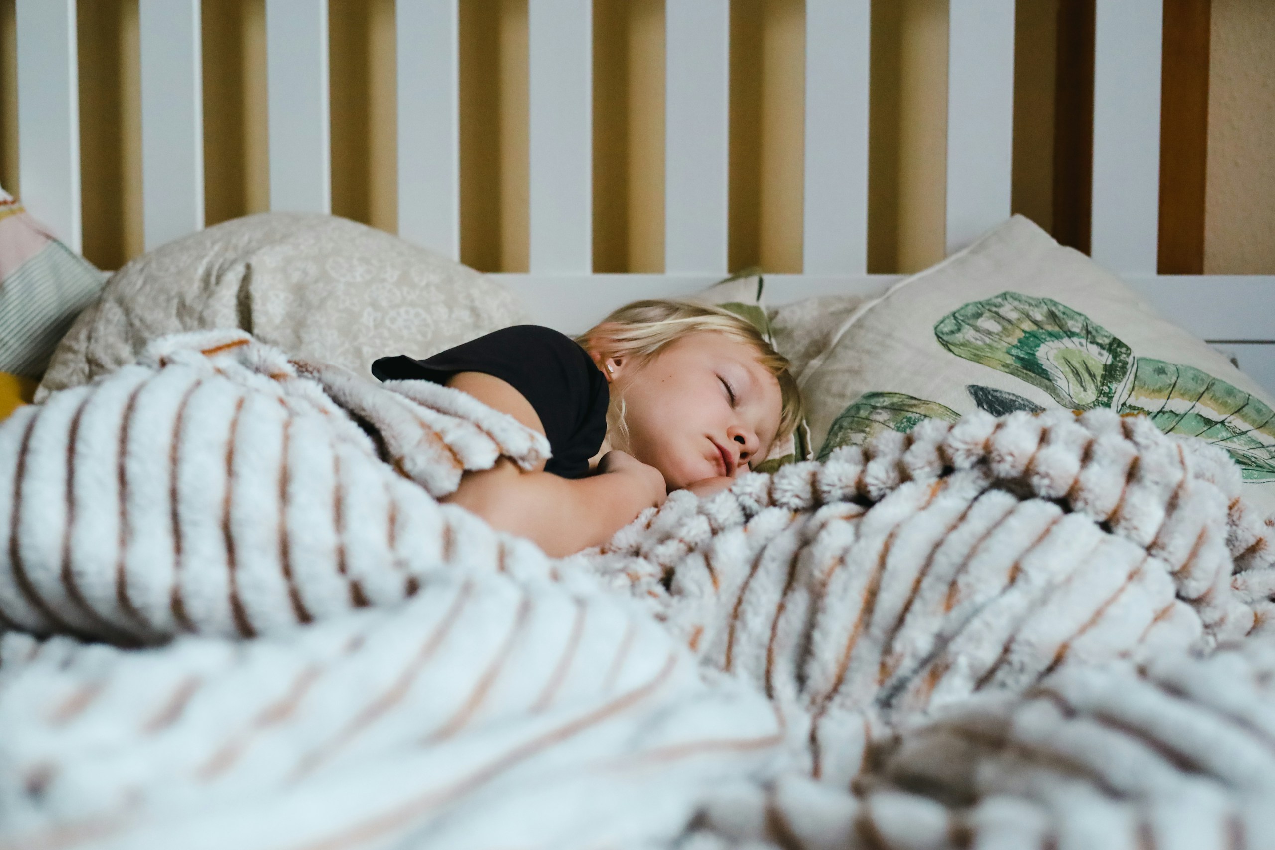 Hoe ga je om met een kind dat niet kan slapen door verjaardagsstress?